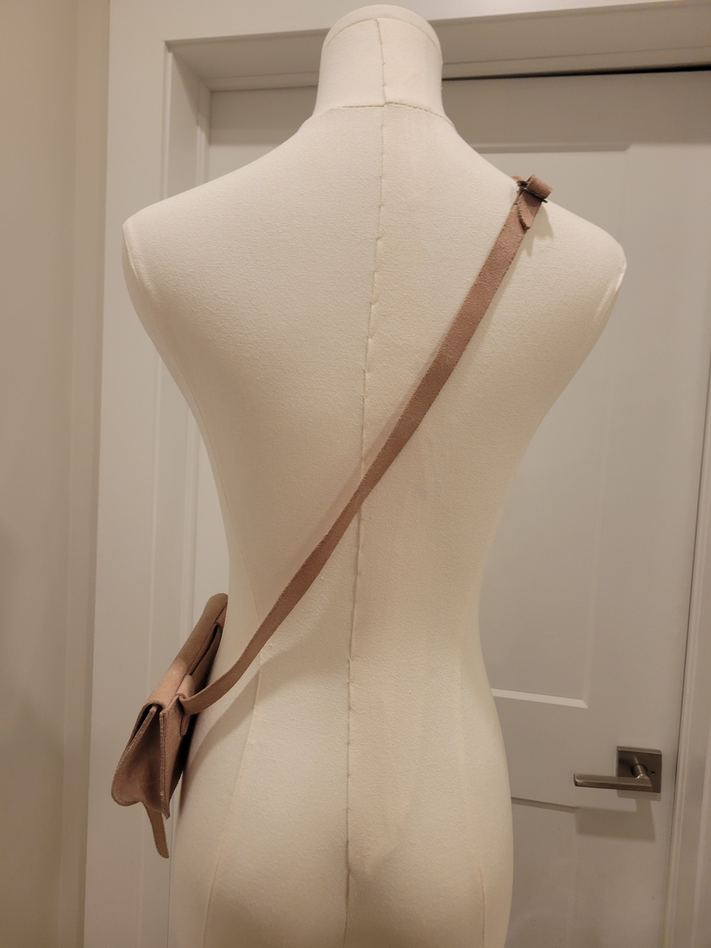 Garuglieri Genuine Leather Dusty Pink Minimalist Crossbody Purse. Made In Italy - Picture 7 of 9